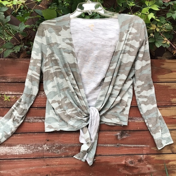 BELLE by KIM GRAVEL CAMO LONG SLEEVE OPEN TOP TIES AT BELLY SIZE SMALL - Picture 6 of 7